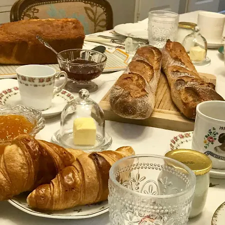 Гостевой дом Les Chambres D'amis De Fred Et Mand Онфлёр